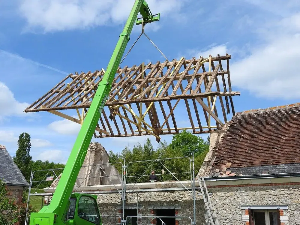 Pose de charpente à Tourswebp